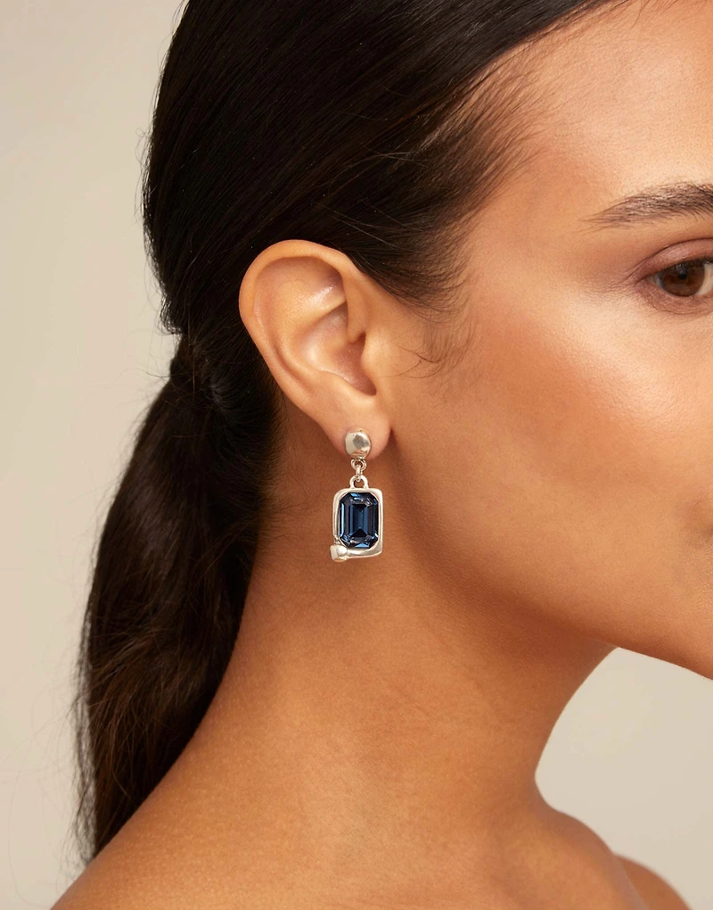 Earrings with blue crystals
