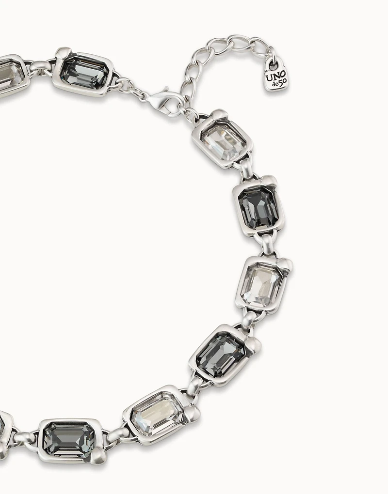 Short necklace with crystals