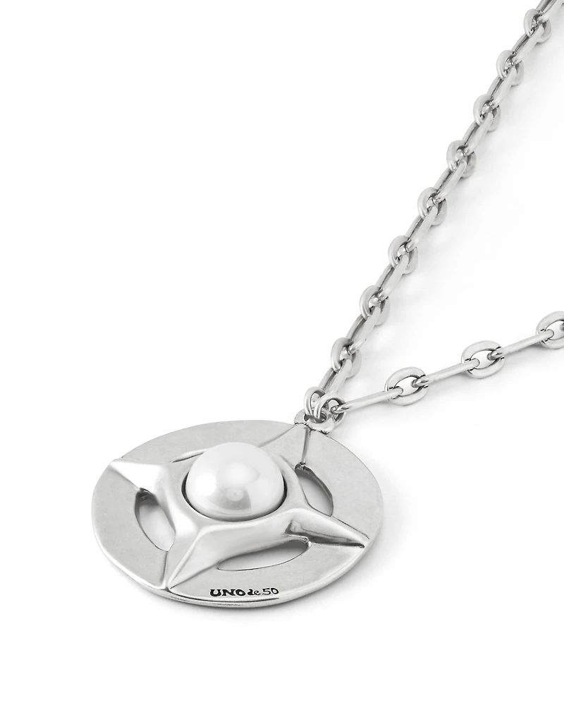 Long pendant necklace with pearl