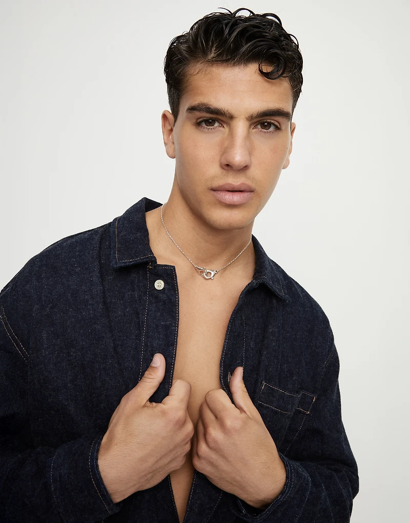 Necklace with intertwined carabiner detail