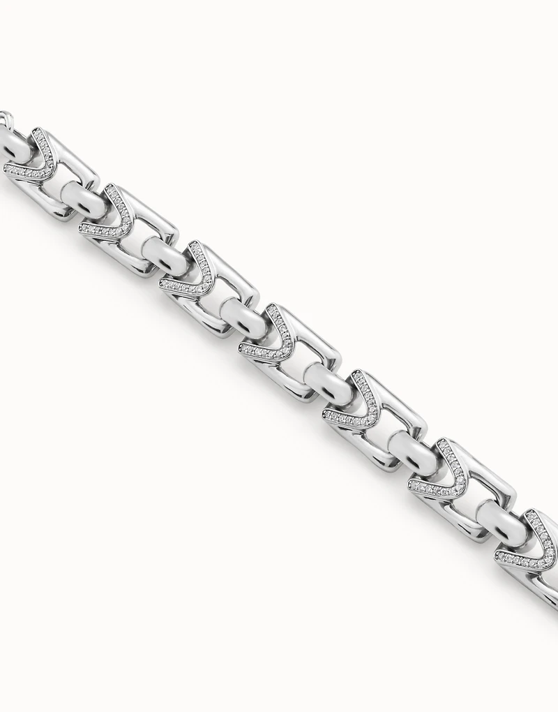 Link chain bracelet with a topaz