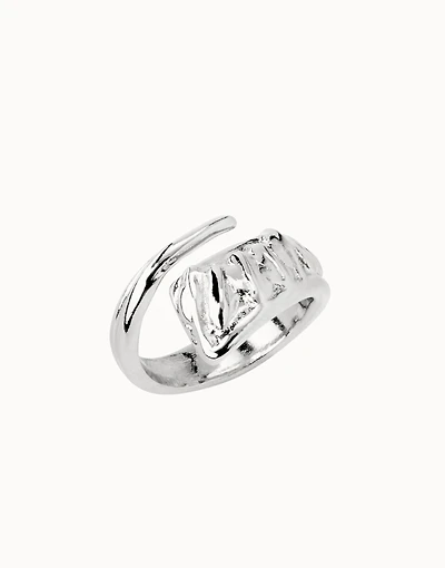 Ring with curved design