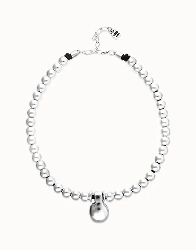 Short beaded necklace with medium and a large sphere