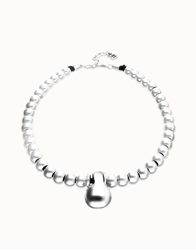 Short beaded necklace with medium and a large sphere