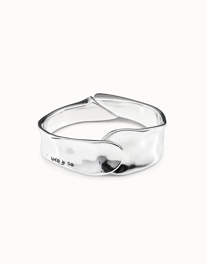 Waves shaped bangle bracelet