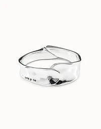 Waves shaped bangle bracelet