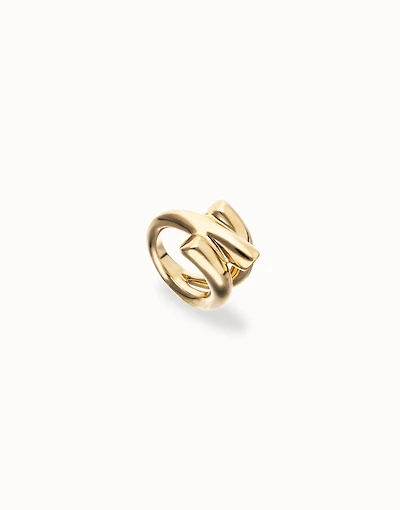 Ring with three intertwined organic shapes