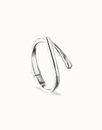 Bangle bracelet with intertwined organic shapes