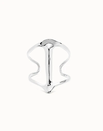 Cuff bracelet with manta ray structure