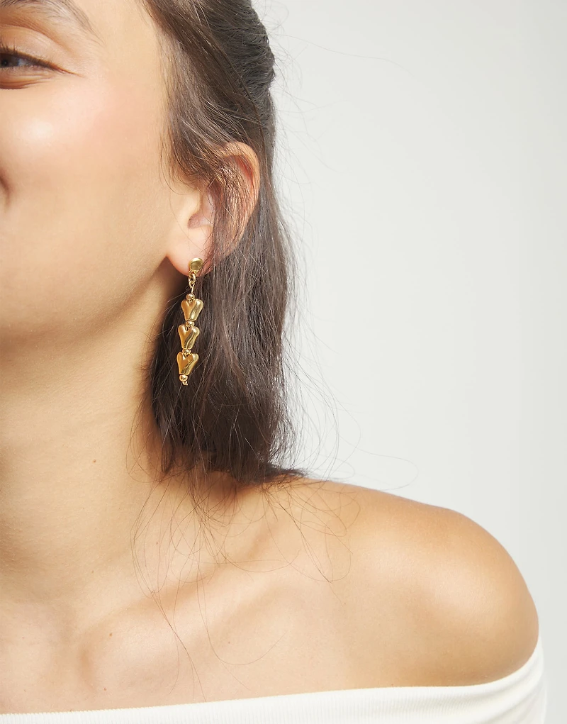 Drop earrings with chained hearts