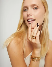 Ring with three intertwined organic shapes