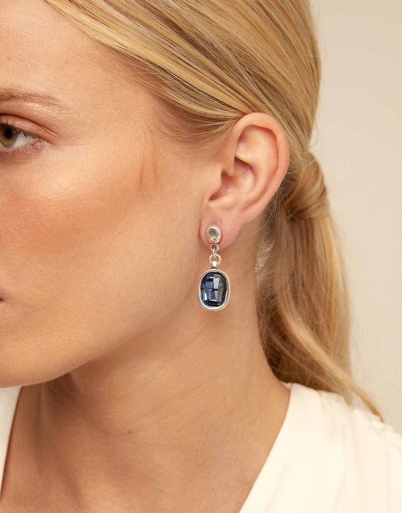 Drop earrings with crystal
