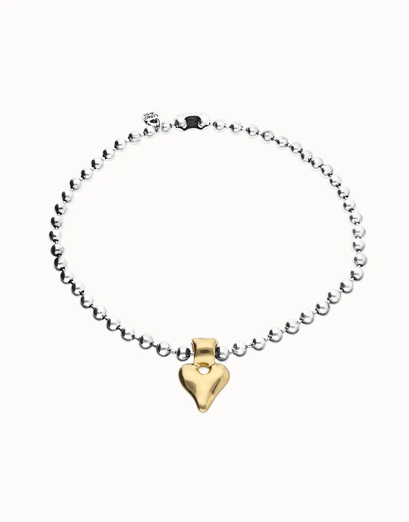 Beaded short necklace with heart detail