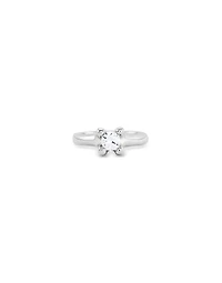 Ring with white zirconia