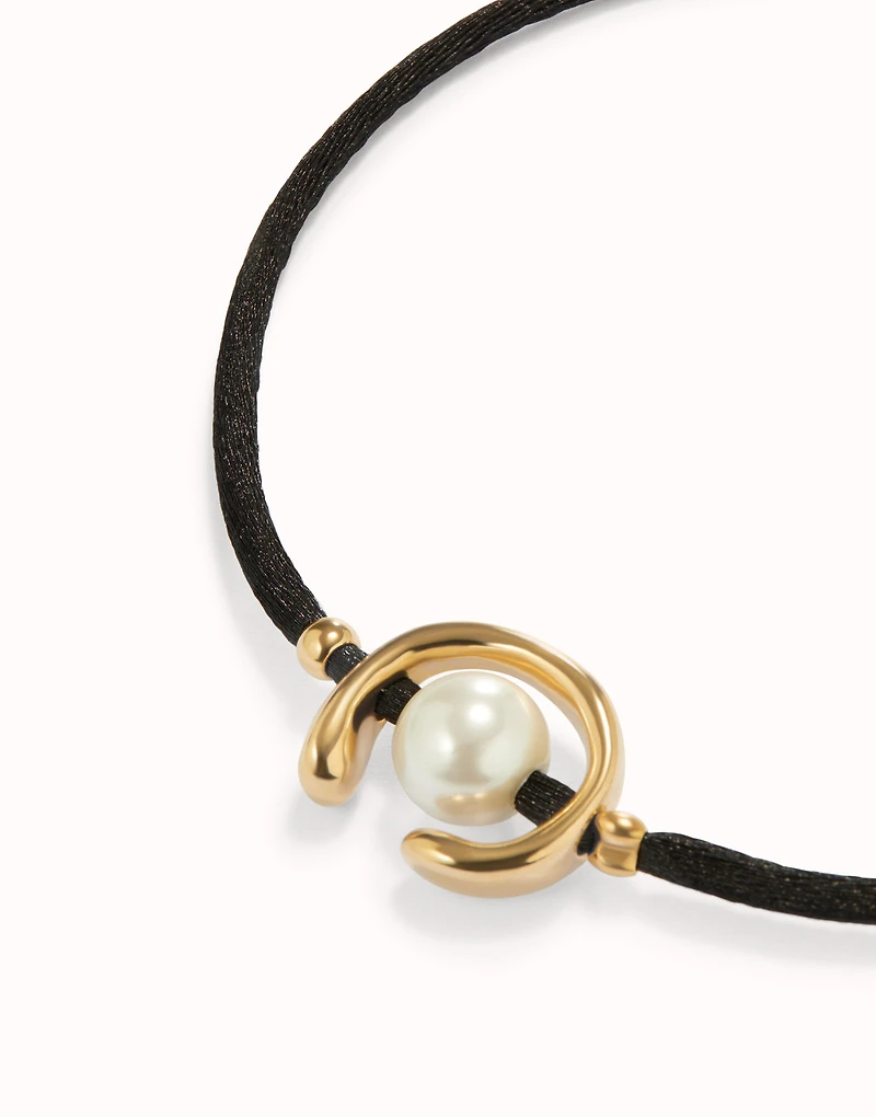Black cord bracelet with a pearl