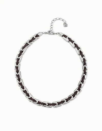 Short leather necklace with links