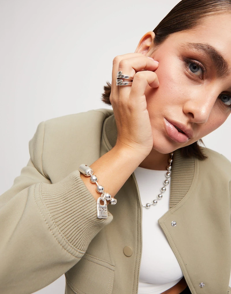 Beaded bracelet with padlock