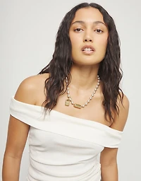 Bead necklace with contrasting accents