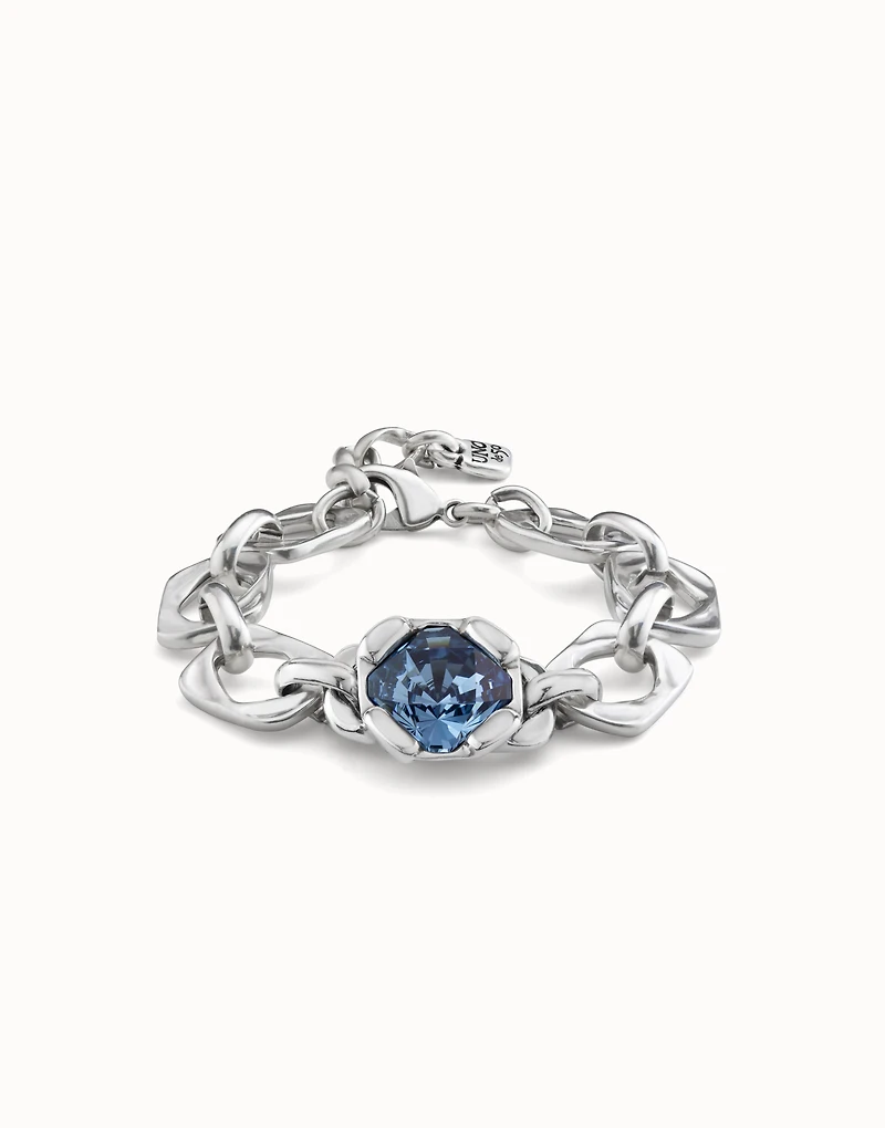 Link chain bracelet with a blue crystal
