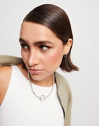 Short necklace with pearl