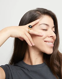 Ring with black murano glass