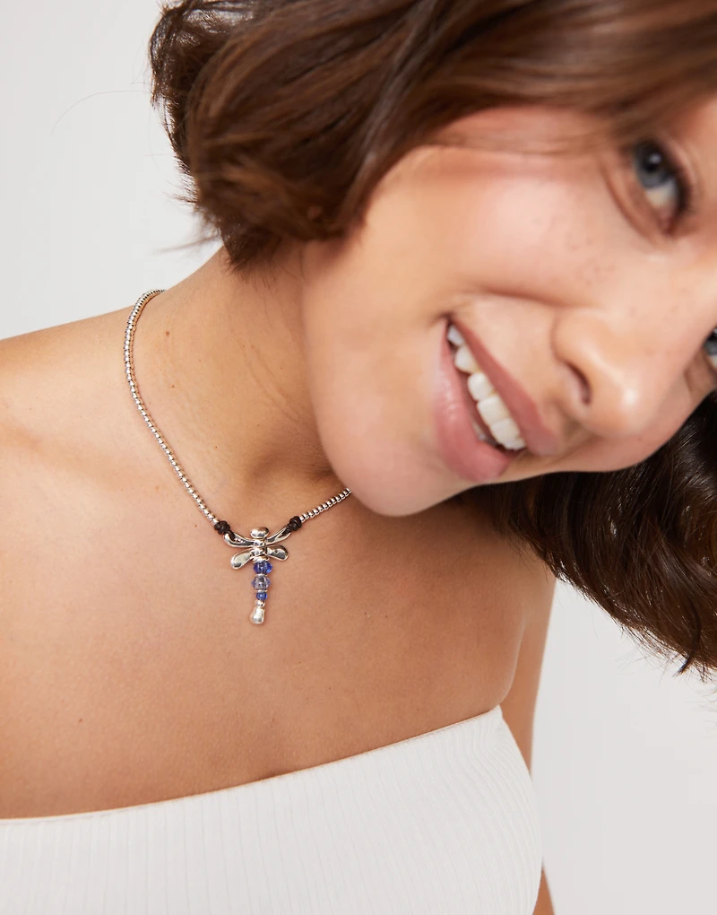 Short pendant necklace with dragonfly