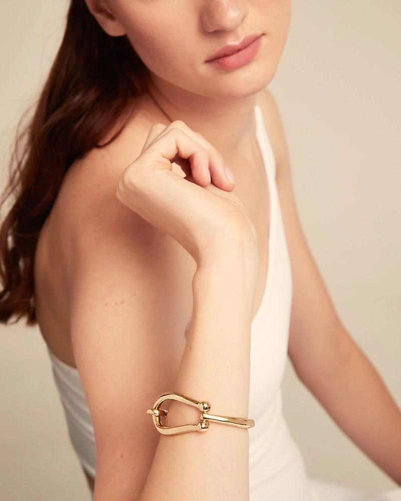 Bangle bracelet with large link