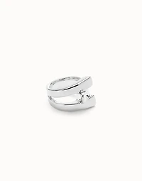 Ring with curved lines