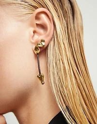 Drop earrings with leather and chained hearts