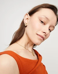 Eye-shaped stud earrings with verde crystal