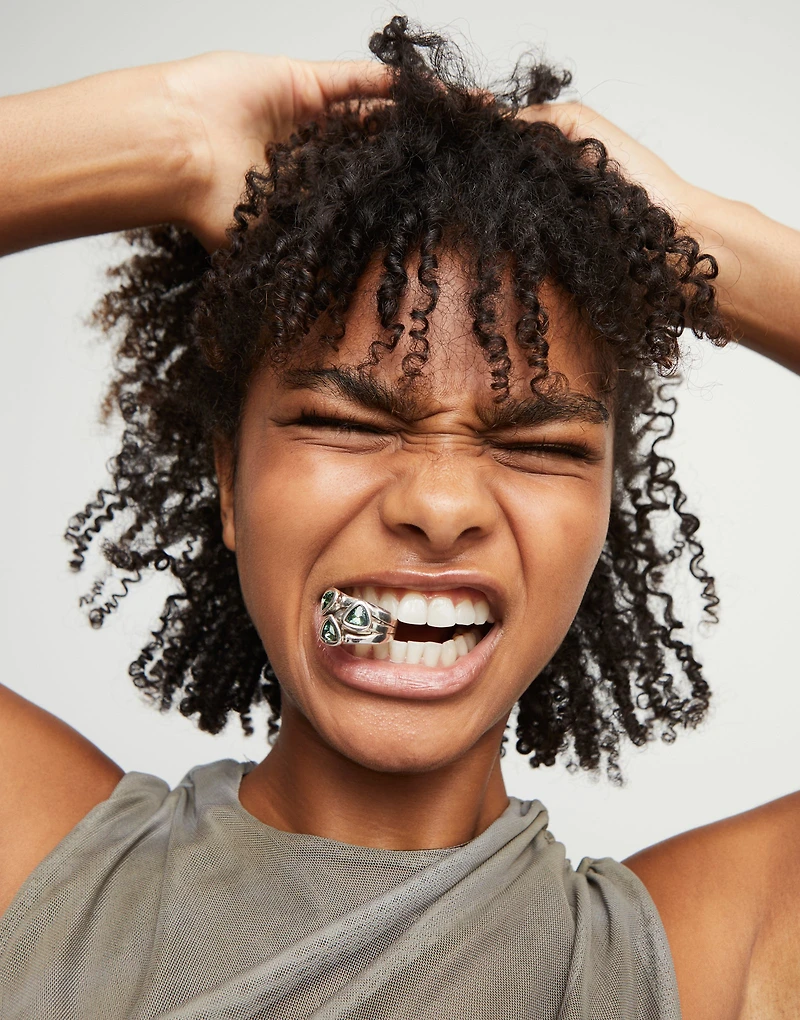 Ring with three green crystals