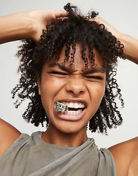 Ring with three green crystals