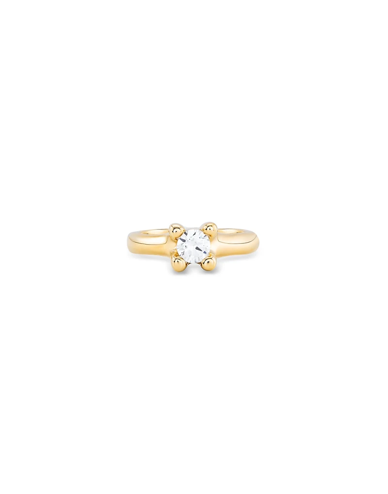 Ring with white zirconia