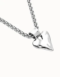 Necklace with thick chain and heart detail