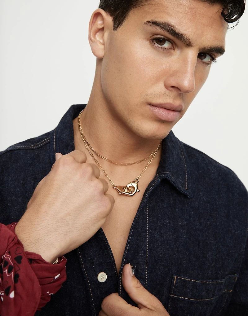 Long necklace with interlocking carabiner