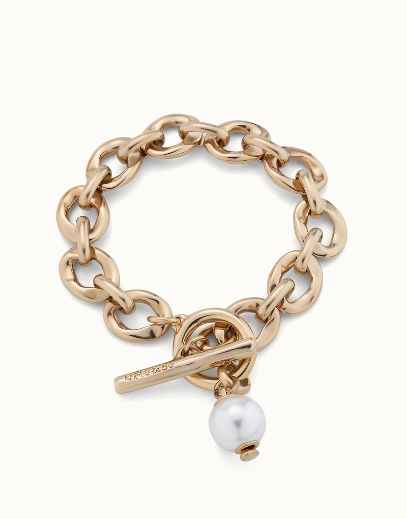 Large link chain bracelet with a pearl