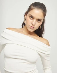 Drop earrings with chained hearts