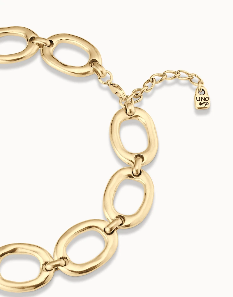 Short oval link chain necklace
