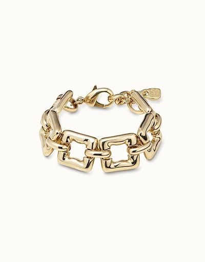 Short chain bracelet with square-shaped links