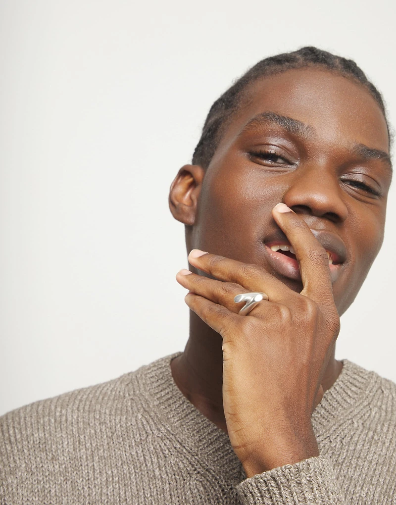 Ring with two intertwined organic forms