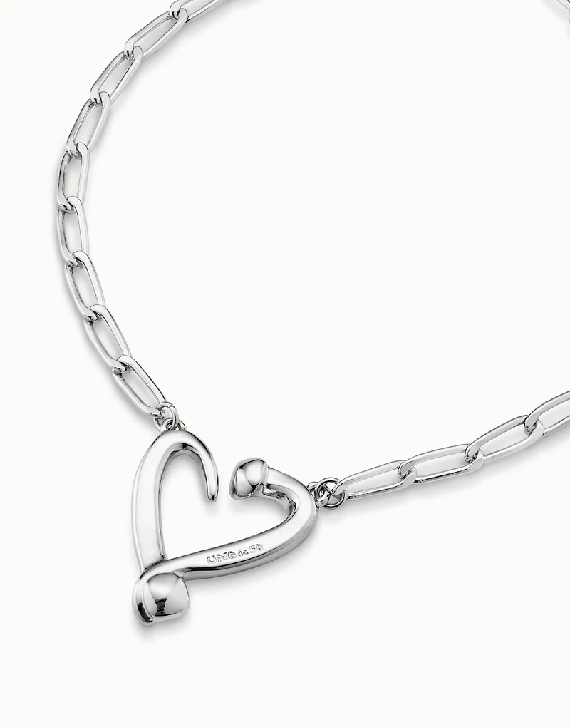 Short link chain pendant necklace with a heart