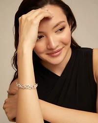 Link chain bracelet with a topaz