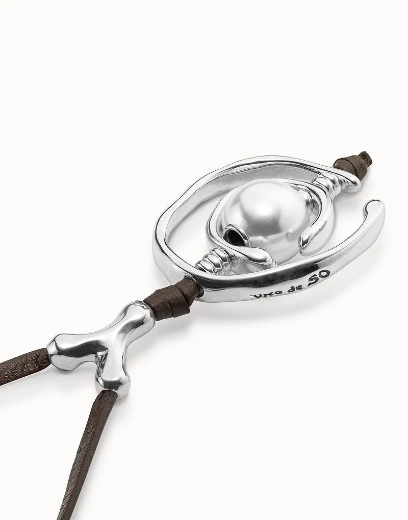 Necklace with leather and pearl