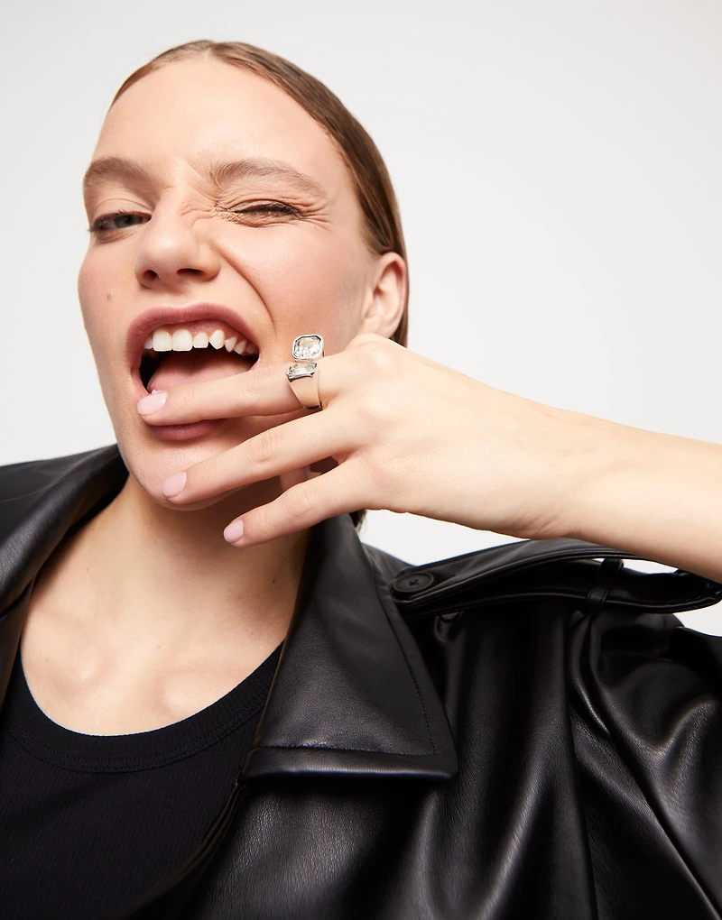 Ring with white crystal