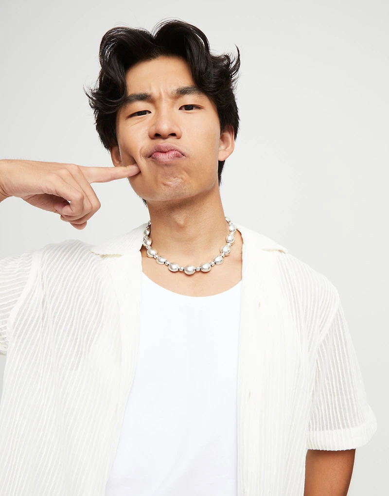 Beaded necklace with larger central bead