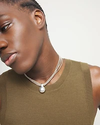 Short necklace with silver threads and large sphere