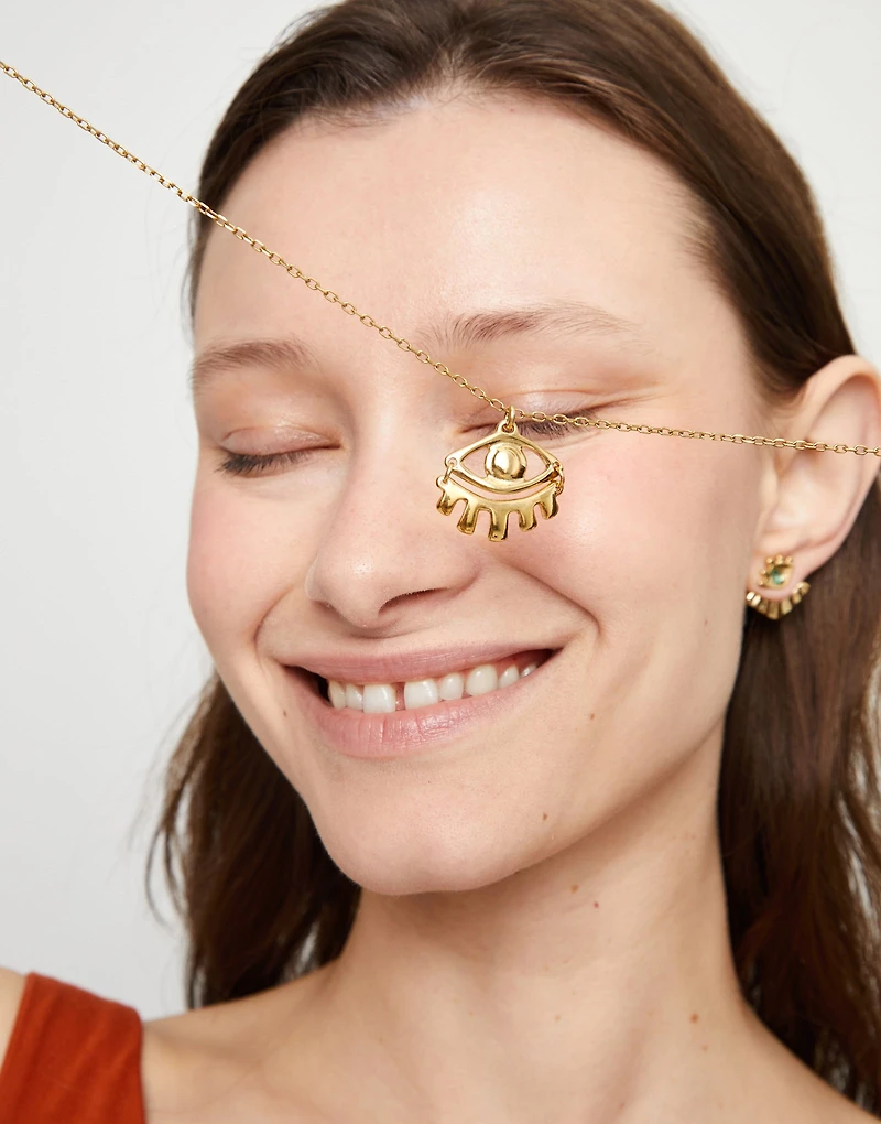 Short pendant chain necklace with small eye