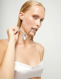 Necklace with thick chain and heart detail