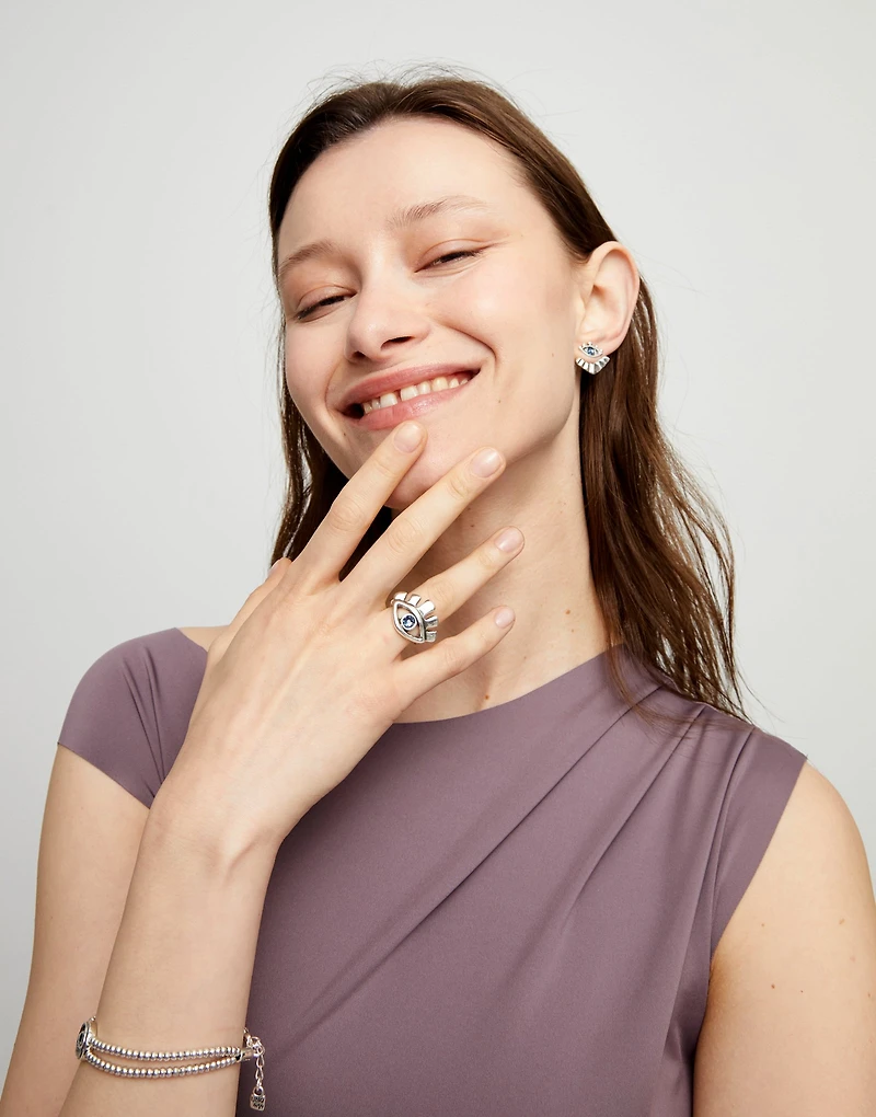 Eye-shaped ring with faceted blue crystal