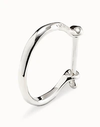 Bangle bracelet with a shackle shaped clasp